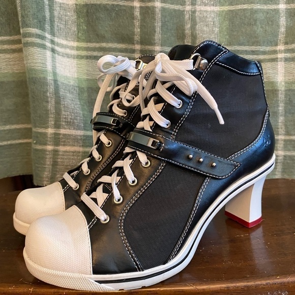 L.E.I. Christy faux leather and canvas Y2K high heeled lace up sneaker 9.5 - Picture 1 of 10